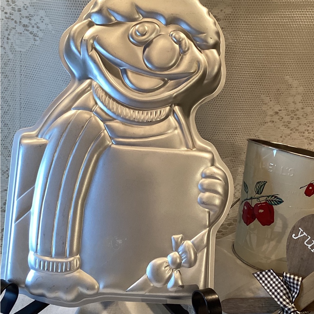 1983 Wilton ERNIE Sesame Street Cake Pan 502-3614